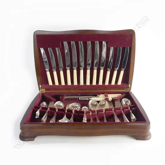 6 PLACE CUTLERY CANTEEN w. IVORINE 'BONE' HANDLED KNIVES W.475mm