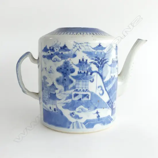 18th/19thC CHINESE EXPORT B & W LGE TEAPOT 1 figure on a bridge a.f H.160mm