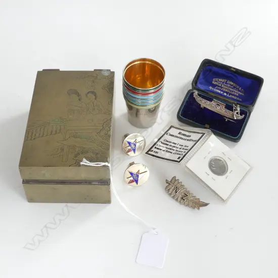 2 STG BROOCHES; NZ FERN & GONDOLA BOAT L.60mm, PR CUFFLINKS, ROMAN COIN, 6 SHOT CUPS IN ORIENTAL BRASS BOX 125x80mm