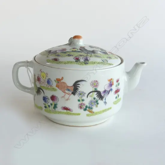 CHINESE PORCELAIN FAMILLE ROSE CHICKEN TEAPOT