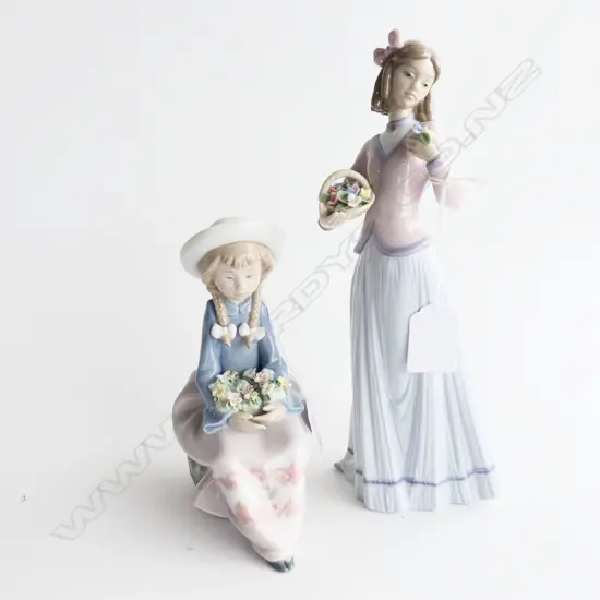 PR LLADRO FIGURINES GIRL w BUNCH of FLOWERS IN LAP & GIRL w BASKET of FLOWERS H.240mm