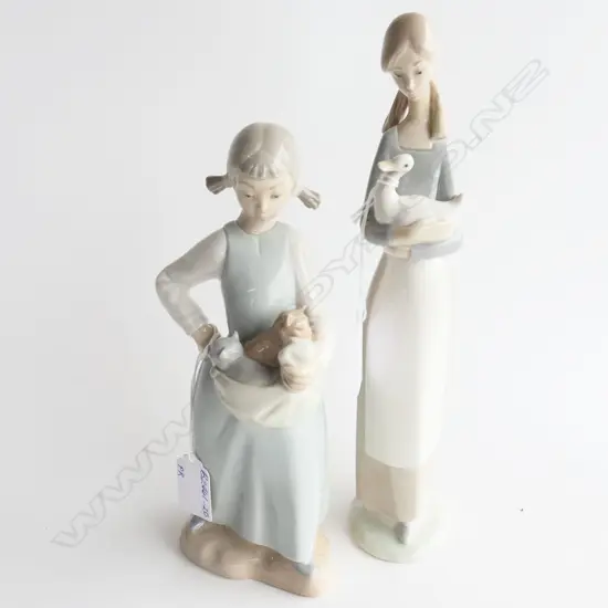 PR NAO FIGURINES; YOUNG GIRL w KITTENS & TALL GIRL w DUCK H.280mm