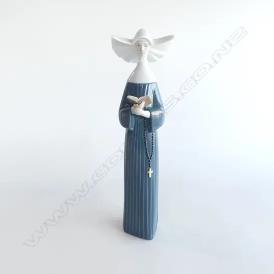 LLADRO NUN w. BOOK #5500 H.270mm HAT CHIPPED