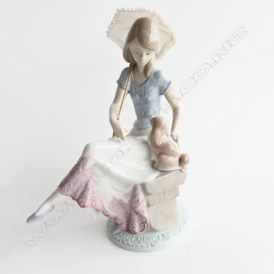 LLARDRO FIGURINE GIRL w PARASOL & PUPPY H.230mm