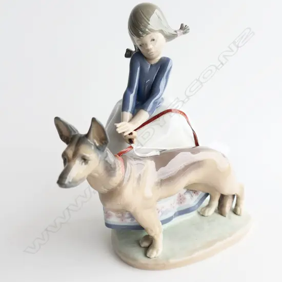 LLADRO FIGURINE GIRL w DOG ON LEAD H.220mm
