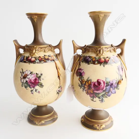 (25374) PR ROYAL WORCESTER GARLAND VASES, HANDPAINTED H.200mm