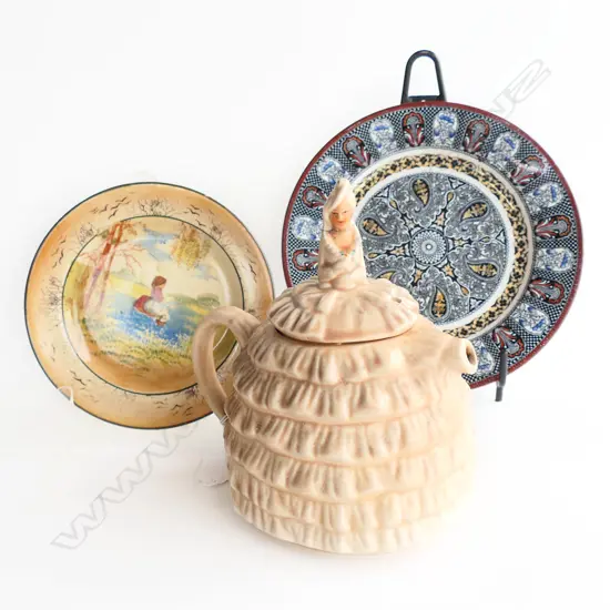 SYLVAC LADY TEAPOT H190MM  REPAIRED HEAD & 2 RD PLATES