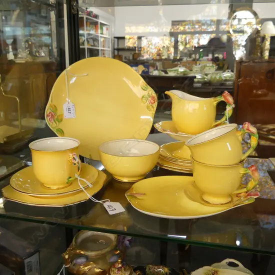 SMALL COLLECTION R/WINTON YELLOW  HIBISCUS PAT CHINA  CSPS COMPORT CREAM SUGAR ETC 