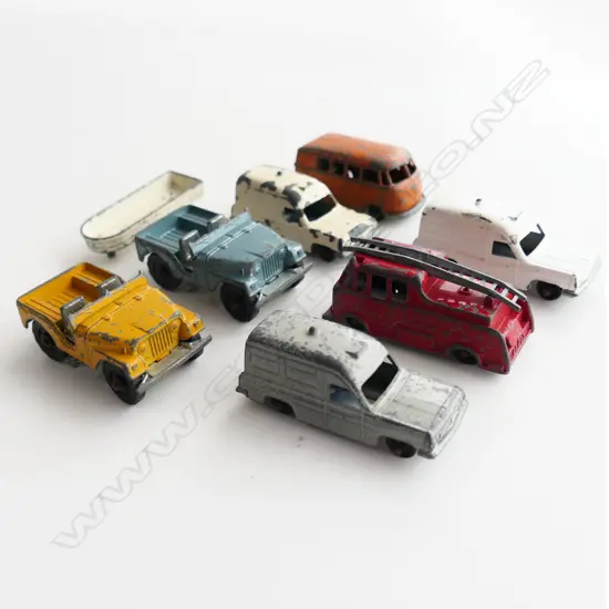 (AK36) 8 VINTAGE FUN HO CAR TOY CARS