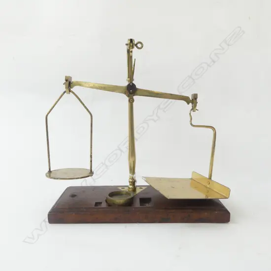 ANTIQUE POST OFFICE PRECISION BALANCE SCALES 8OZ GPO DE GRAVE SHORT & CO LTD ENGLAND, L.250MM H.270MM