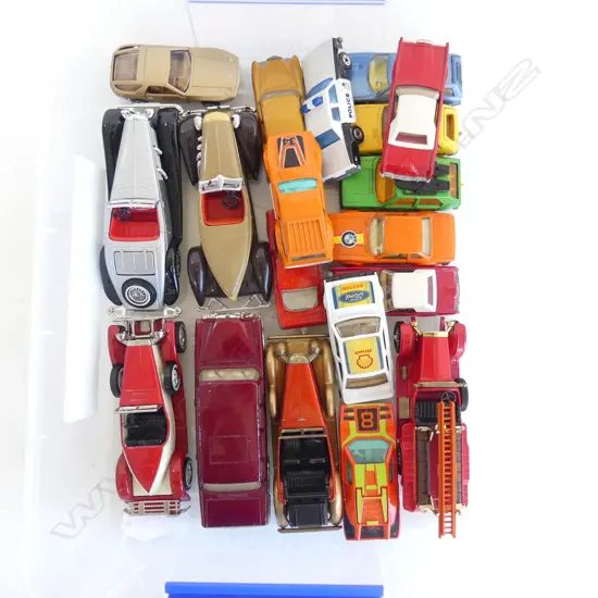 SMALL TRAY OF 19 DIE CAST UNBOXED  CORGI & MATCHBOX CARS 