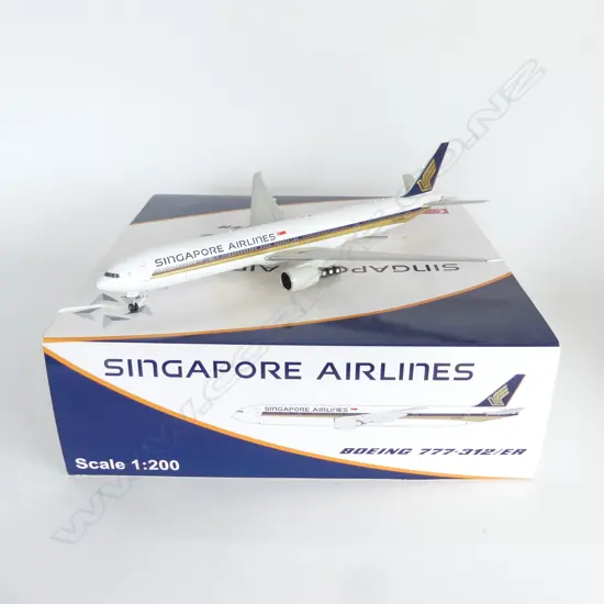 MINT & BOXED MODEL SINGAPORE BOEING 777-312ER L350