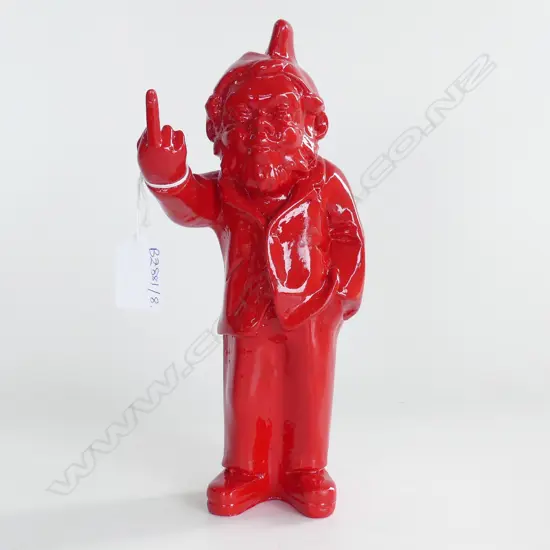 RED RESIN GNOME PULLING THE FINGERS H.250mm