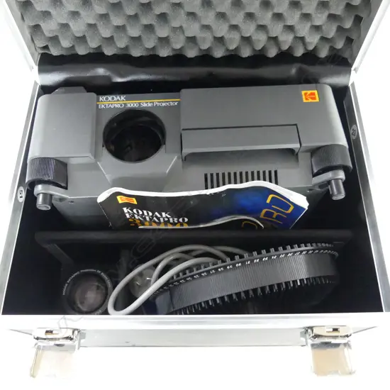 KODAK EKTAPRO 3000 SLIDE PROJECTOR, CASED