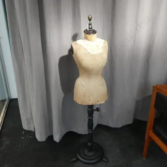 ANTIQUE DRESSMAKER MANNEQUIN H.1460mm