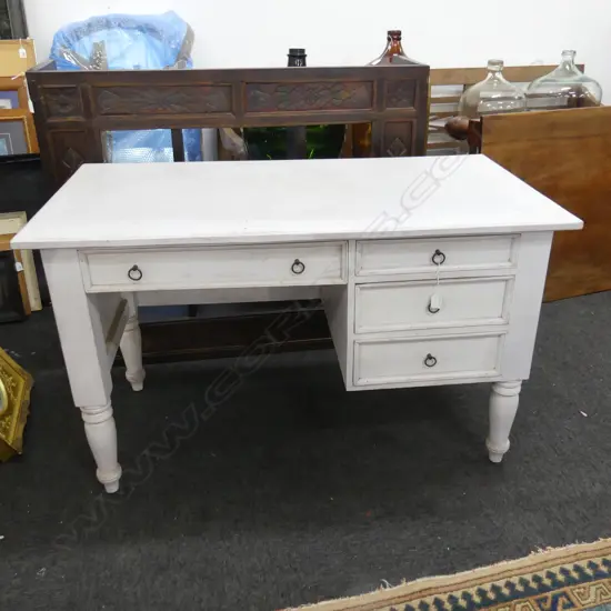 WHITE PAINTED WOODEN DESK 1220x640x750mm