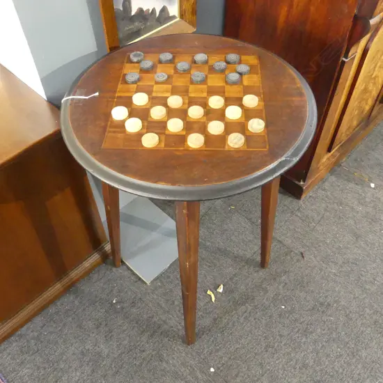 CHECKERS TABLE & PLAYING PCES