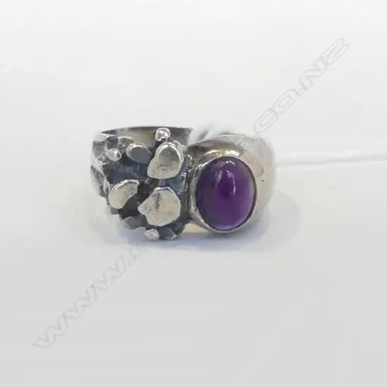 KOBI BOSSHARD SILVER & AMETHYST RING 4.7gms  SIZE N