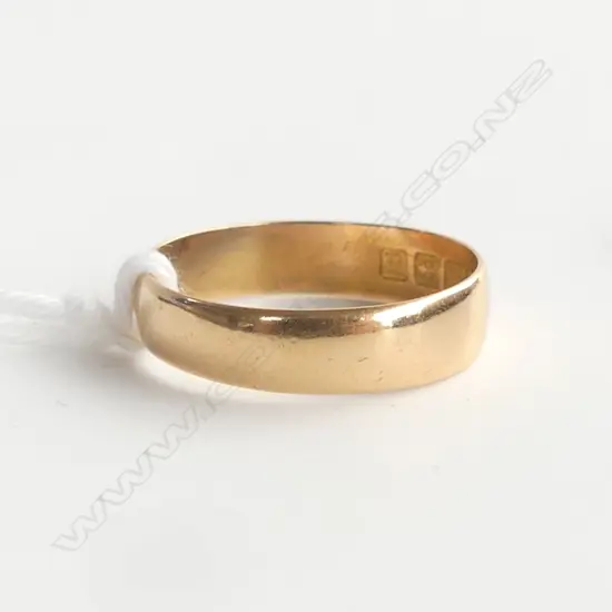 22CT HALLMARKED WEDDER RING 2.8gms size O