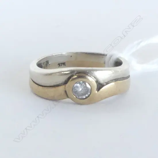 9CT DIAMOND RING 3.6gms  SIZE M