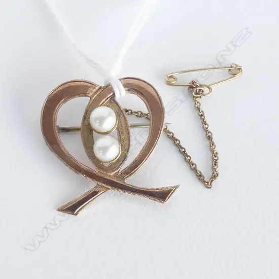 EDWARDIAN 9CT SCROLL & 2 PEARL BROOCH 4.44gms 