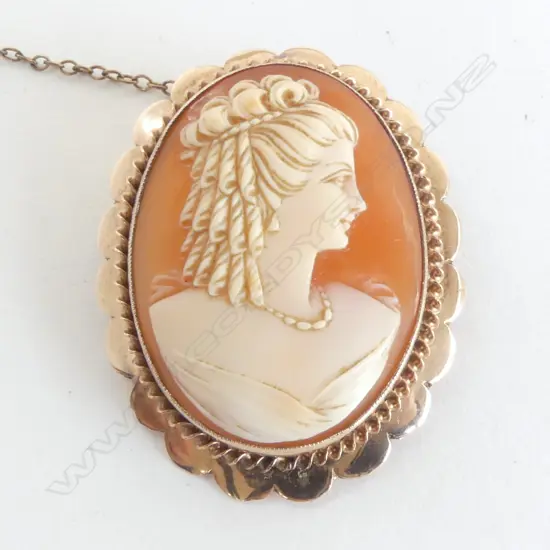 9ct CAMEO 40x35mm 9.2gms