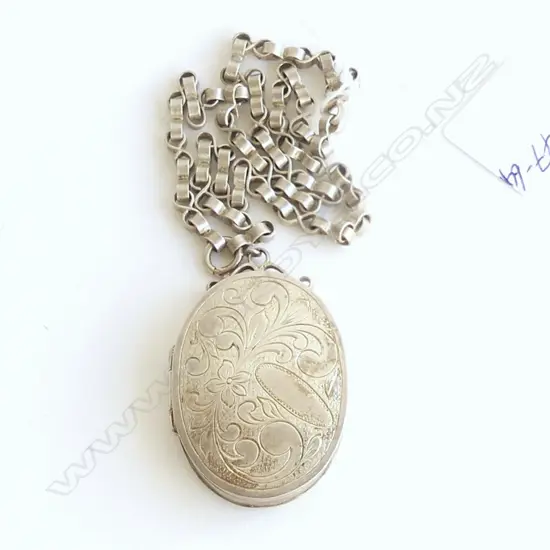 SILVER ENGRAVED LGE LOCKET ON SILVER CHAIN
