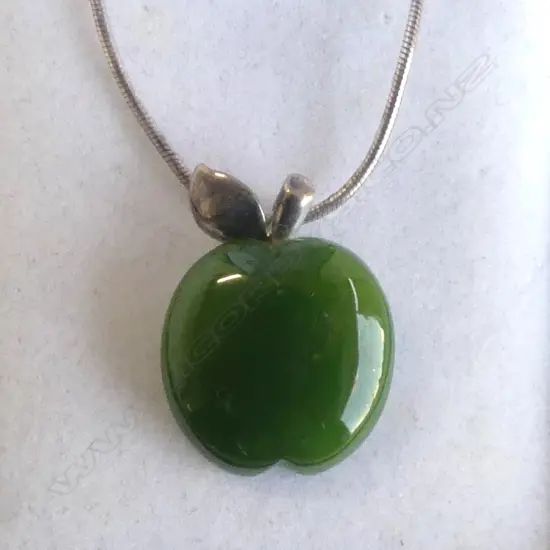 SILVER & JADE APPLE PENDANT ON SILVER CHAIN new old stock