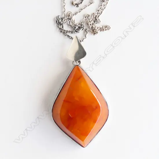 AMBER & SILVER PENDANT w. SILVER CHAIN new old stock