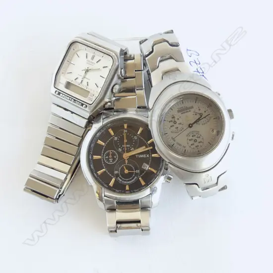 3 GENT'S WRISTWATCHES: 2 TIMEX + SEIKO QUARTZ. BATTERY REQUIRED?