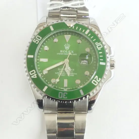 COPY R***X SUBMARINER 'KERMIT' GENT'S WRISTWATCH green dial. Running
