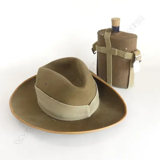 NZ ARMY SLOUCH HAT & WW2 WATER BOTTLE H220MM