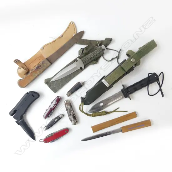 TRAY LOT 10 POCKET & SHEATH KNIVES