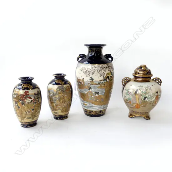 4 PCES SATSUMA; BLUE GROUND; PR VASES, LIDDED VASE, LARGE VASE H.250mm