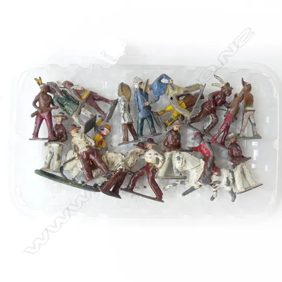 18 VINTAGE LEAD TOYS - COWBOYS & INDIANS