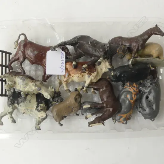 13 VINTAGE BRITISH LEAD TOYS - FARM ANIMALS HORSES, COWS, PIGS, RAM ETC L.90MM (HORSE)