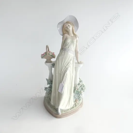 TALL LLADRO LADY FIGURINE 'Time For Reflection' leaning on balustrade w florals H.345mm #5378