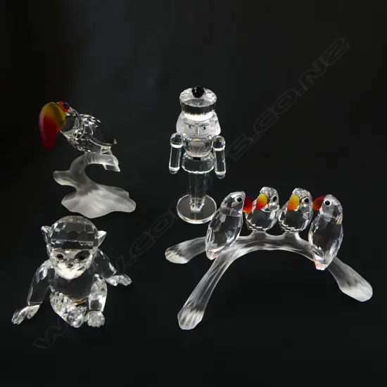 4 PCES SWAROVSKI; TOUCAN, 4 BIRDS ON BRANCH, MONKEY, NUTCRACKER SOLDIER H.75mm