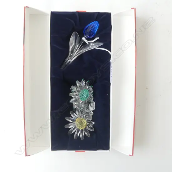 3 SWAROVSKI FLOWERS + TINY HEARTS