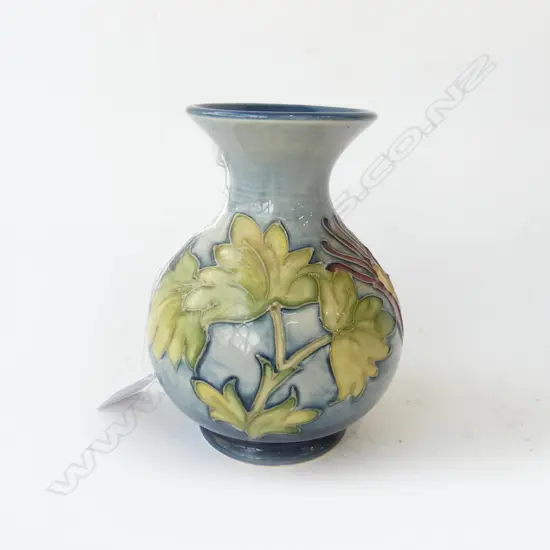 MOORCROFT VASE PASSION FRUIT FLOWER PAT H130MM