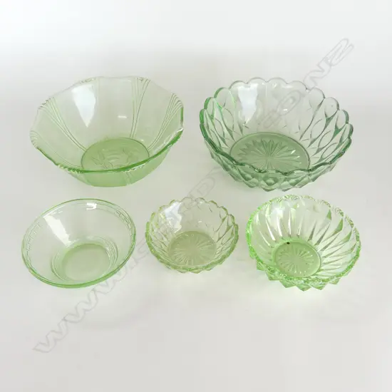 5 ART DECO GREEN DEPRESSION GLASS BOWLS, 3 SML, 2 LG