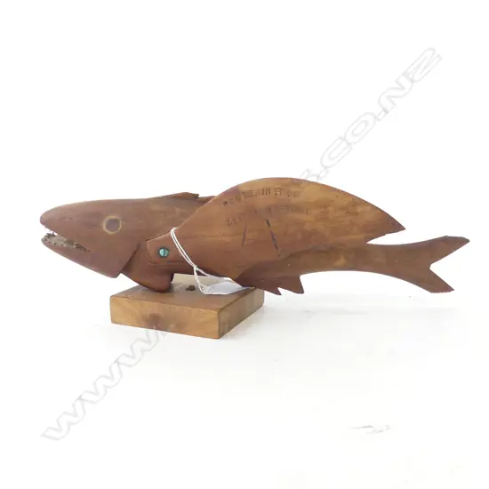 PITCAIRN CARVED WOODEN FISH BY LEN C. BROWN L.320mm FAULTS