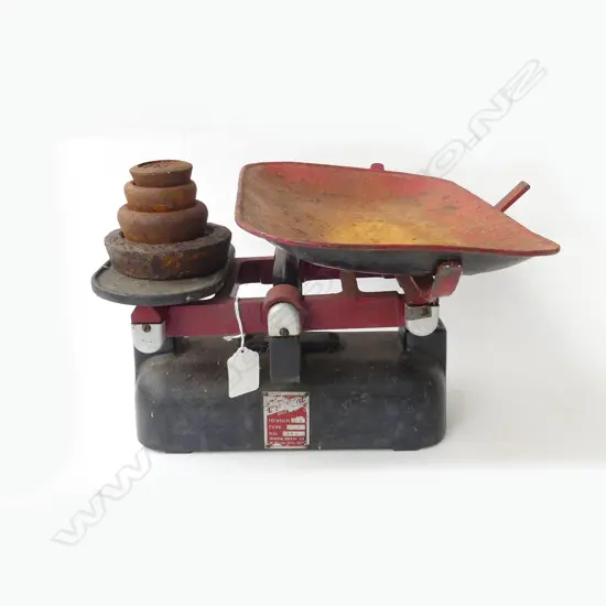 VINTAGE UNIVERSAL SCALES