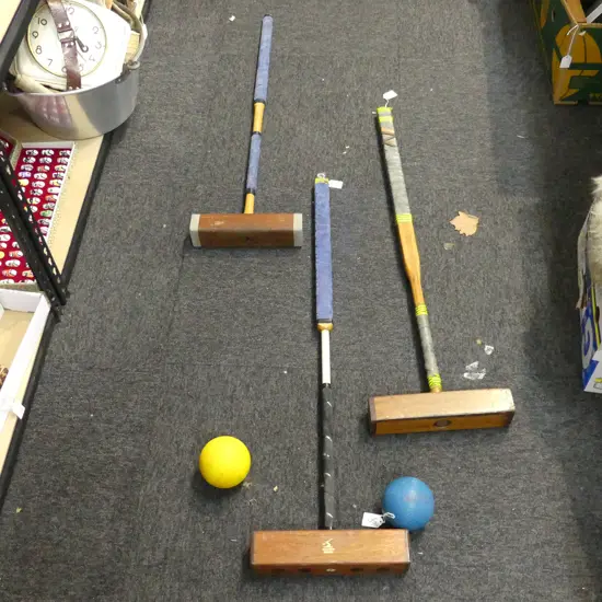 3 CROCHET MALLETS H900MM & 2 BALLS