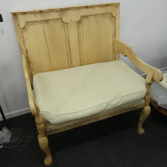 BLONDE OAK SETTEE 950x670x1060mm - split in back board