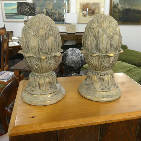 PR PAINTED PLASTER ACANTHUS LEAF FINIALS H.280mm CHIPS