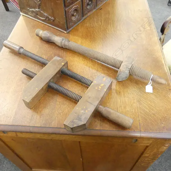 2 WOODEN CLAMPS H.680mm