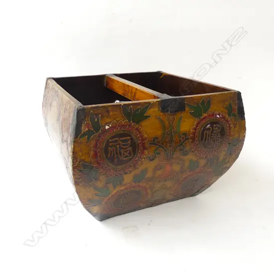 CHINESE PAINTED HANDLED CONTAINER