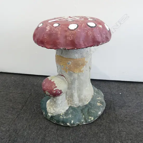 GARDEN ART CONCRETE TOADSTOOL H470mm