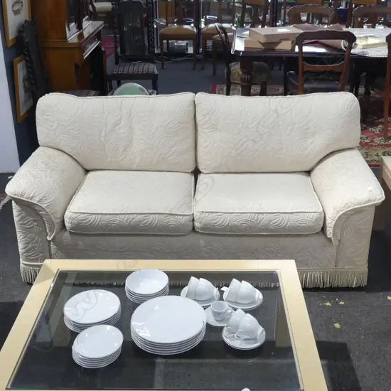 OFF WHITE SOFA w. TASSEL TRIM 1820x900x800mm